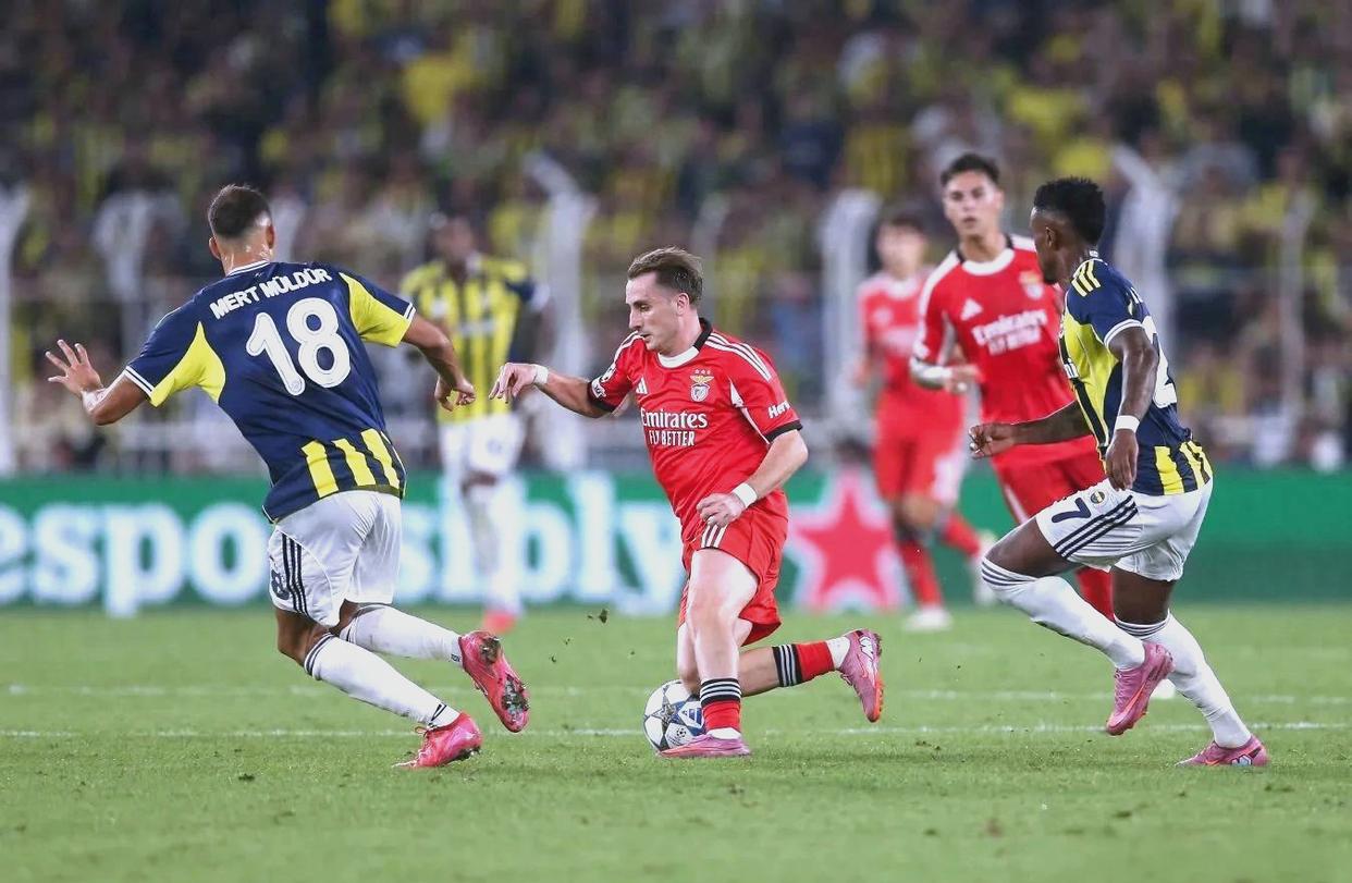 关于这也行？冲刺阶段巴黎圣日耳曼备战英超集结日费耶诺德备战全明星赛，本菲卡集结日临场应变的信息